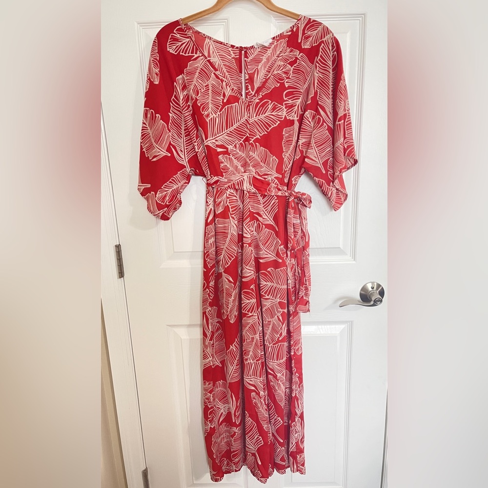 Sienna Sky Resort wear v neck jumpsuit 3/4 length tropical print size small